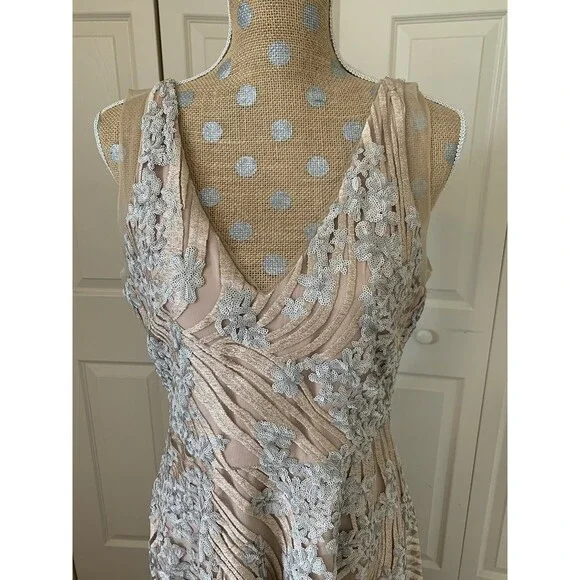 Badgley Mischka Champagne Sleeveless Sequin Gown Event Size 10 Formal Wedding - Picture 3 of 16